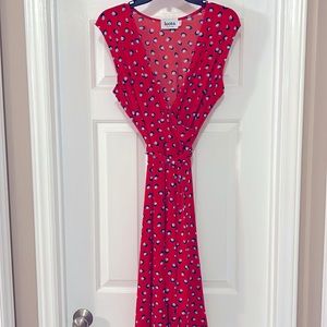 Leota wrap dress in XL. Not true to size. Red with light and dark blue pattern